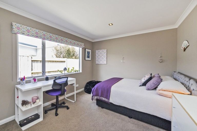 Photo of property in 5 Manhattan Court, Kelvin Grove, Palmerston North, 4414