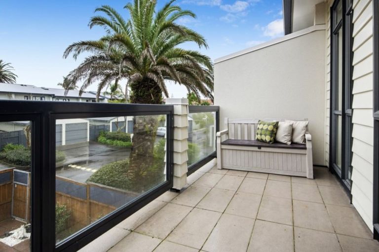 Photo of property in 127/2 Armoy Drive, East Tamaki, Auckland, 2016