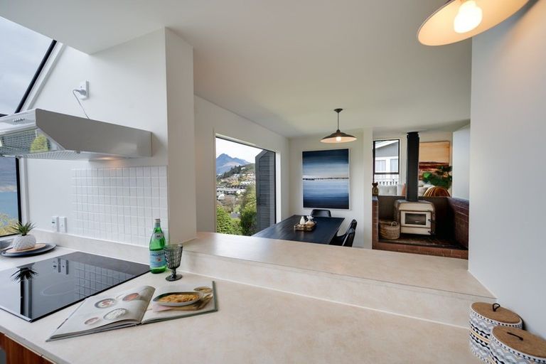 Photo of property in 67 Wynyard Crescent, Fernhill, Queenstown, 9300