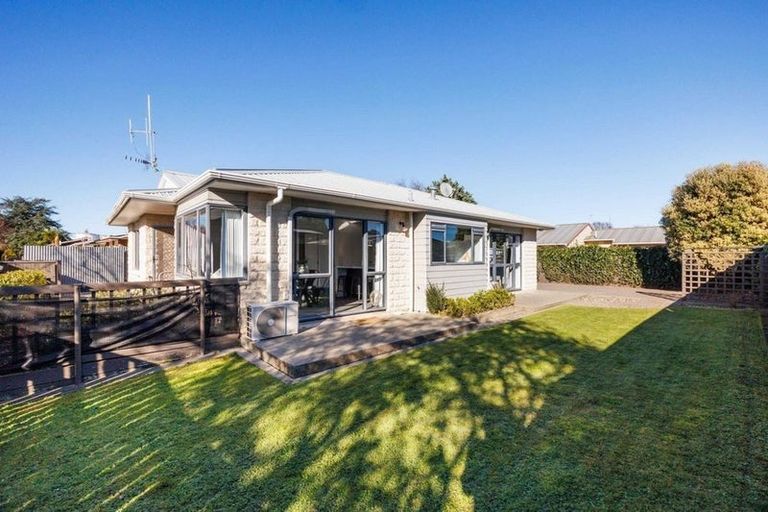 Photo of property in 2 Pinedale Parade, Milson, Palmerston North, 4414