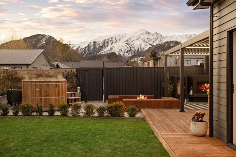 Photo of property in 3 Brodie Avenue, Arrowtown, 9302