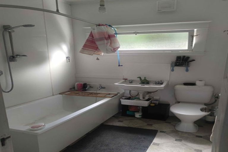 Photo of property in 2 Milne Terrace, Island Bay, Wellington, 6023