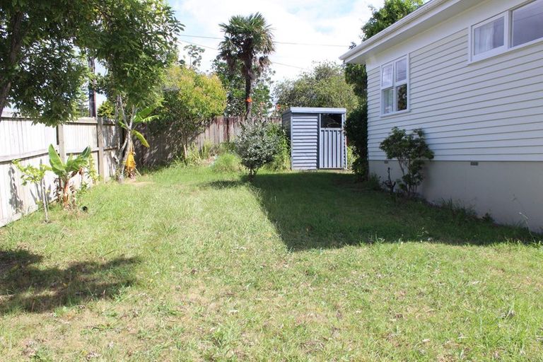 Photo of property in 1/2 Tiri Tiri Road, Birkdale, Auckland, 0626