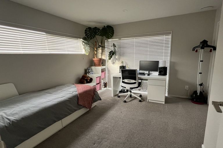 Photo of property in 11 Lumbarda Drive, Kumeu, 0810