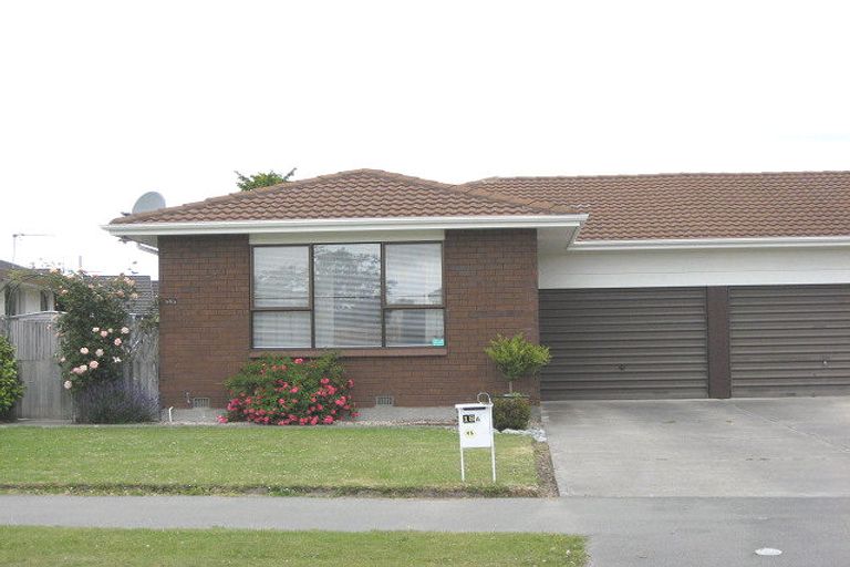Photo of property in 2/18 Radiata Avenue, Parklands, Christchurch, 8083