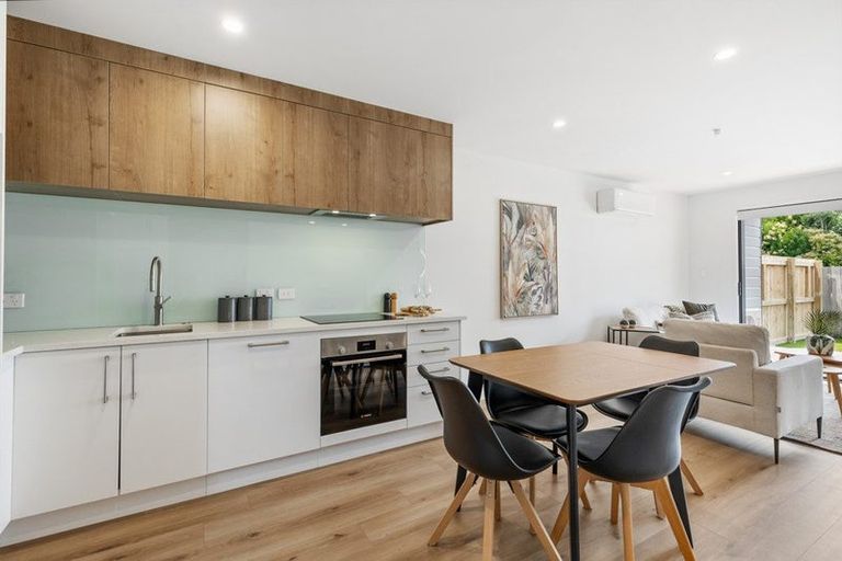 Photo of property in 4/21 Divich Avenue, Te Atatu South, Auckland, 0610