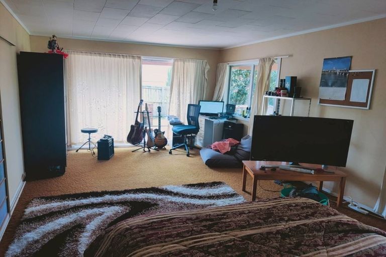 Photo of property in 9 Spence Road, Henderson, Auckland, 0612