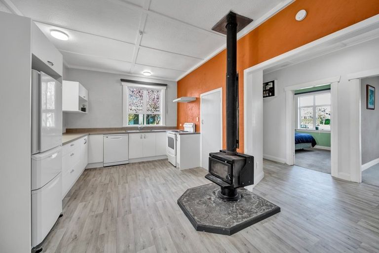 Photo of property in 72 Broadway, Waitara, 4320