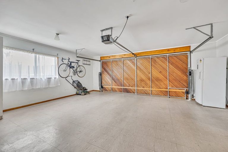 Photo of property in 22 Glucina Avenue, West Harbour, Auckland, 0618