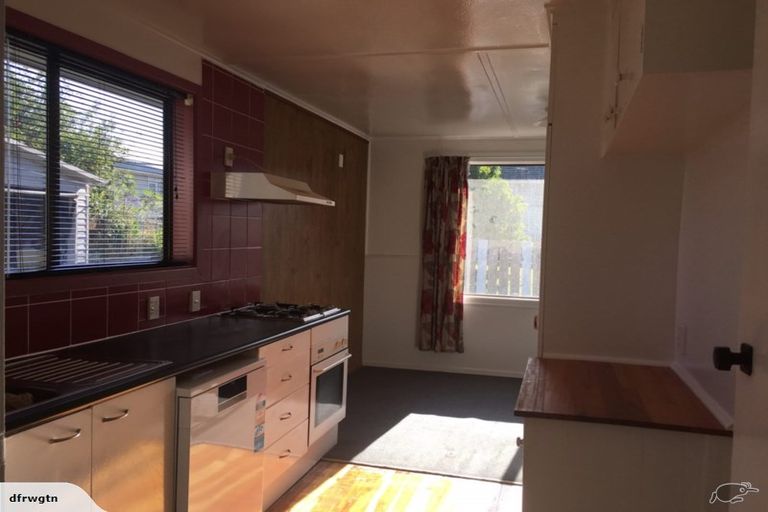 Photo of property in 92 Tremewan Street, Tawa, Wellington, 5028