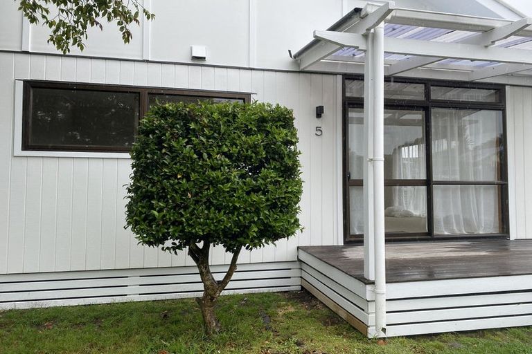 Photo of property in 5/25a Beach Road, Te Atatu Peninsula, Auckland, 0610