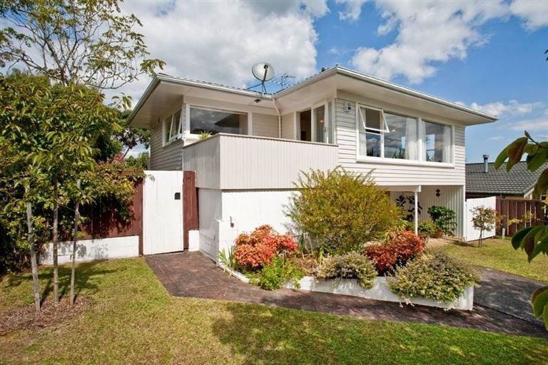 Photo of property in 9 Munstead Place, Hillcrest, Auckland, 0627