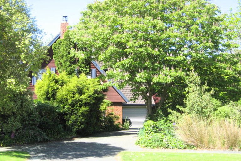 Photo of property in 37 Bannister Place, Ilam, Christchurch, 8053