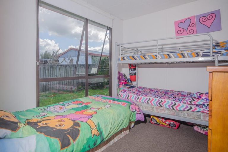 Photo of property in 6 Cameron Place, Ranui, Auckland, 0612