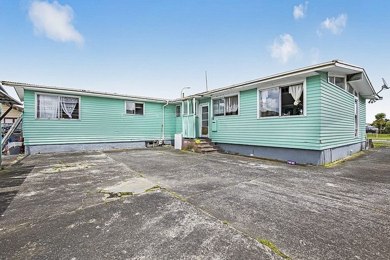 Photo of property in 74 Bader Drive, Mangere, Auckland, 2022