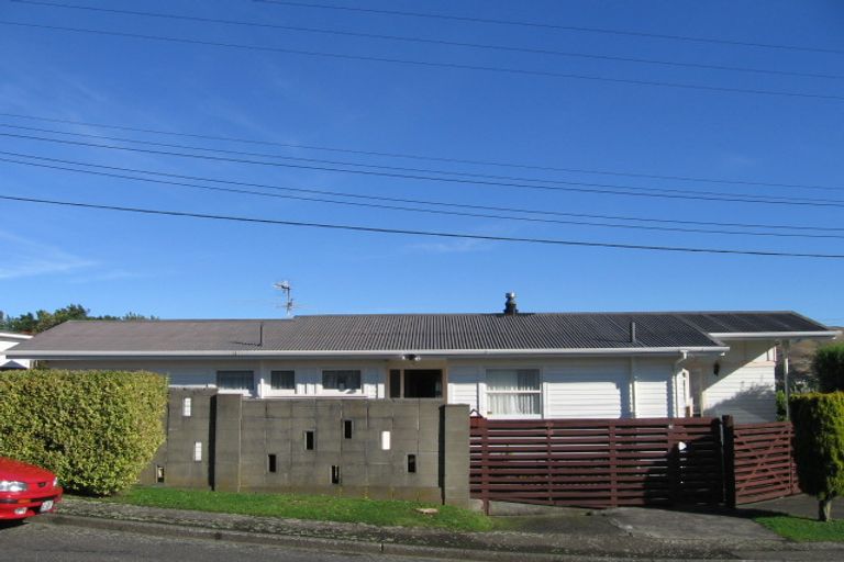 Photo of property in 2 Catherine Crescent, Paparangi, Wellington, 6037