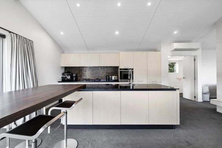 Photo of property in 23 Cedar Drive, Kelvin Heights, Queenstown, 9300