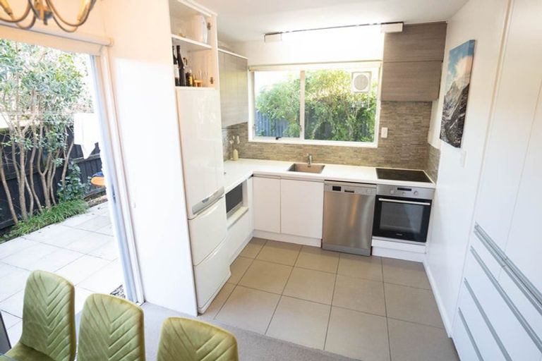 Photo of property in 35 Montclare Avenue, Avonhead, Christchurch, 8042