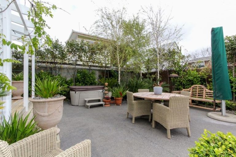 Photo of property in 12 Weymouth Street, New Plymouth, 4310