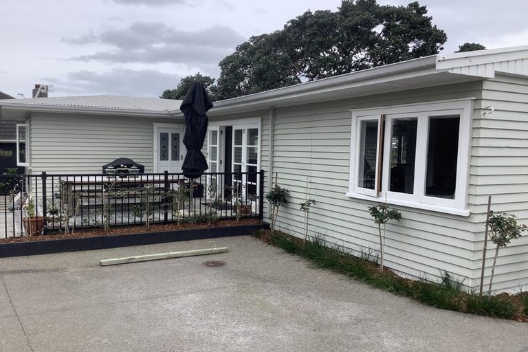 Photo of property in 115 Norwood Road, Bayswater, Auckland, 0622