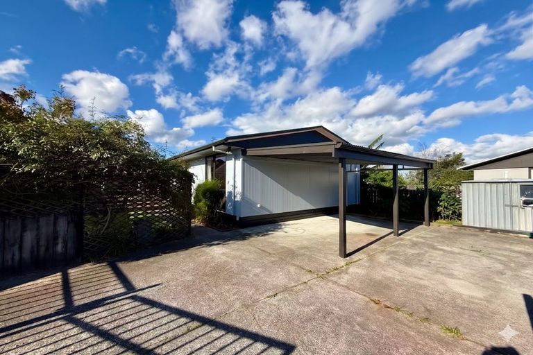 Photo of property in 2/15 Cyril Crescent, West Harbour, Auckland, 0618