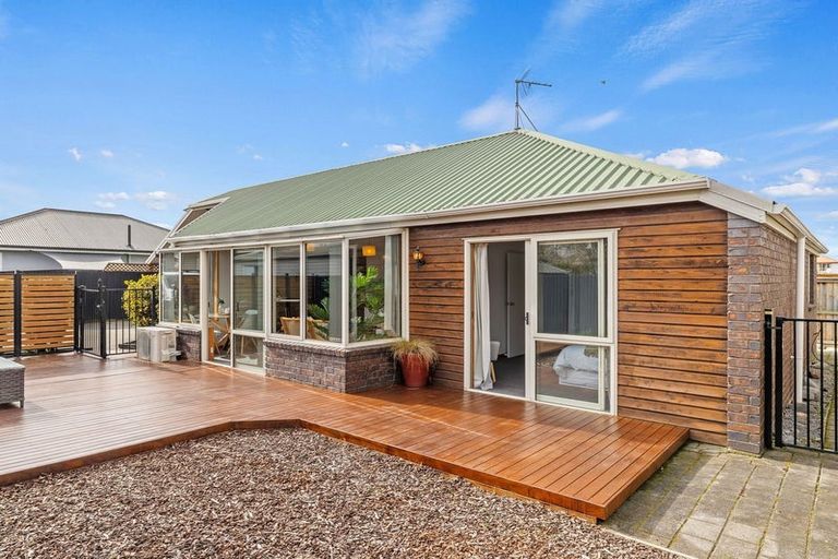 Photo of property in 2/73 Vagues Road, Northcote, Christchurch, 8052