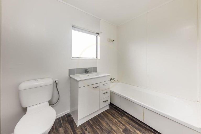Photo of property in 2/114 Finlayson Avenue, Clendon Park, Auckland, 2103