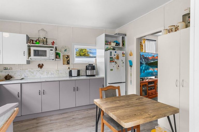 Photo of property in 10 Franklin Road, Paparoa, 0571