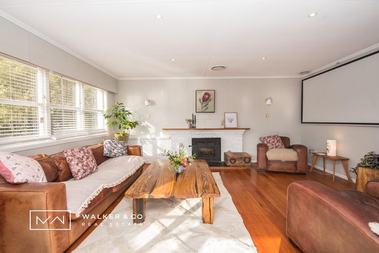 Photo of property in 97 Pinehaven Road, Pinehaven, Upper Hutt, 5019