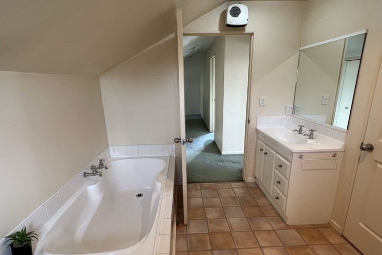 Photo of property in 266 Edgeware Road, Edgeware, Christchurch, 8013