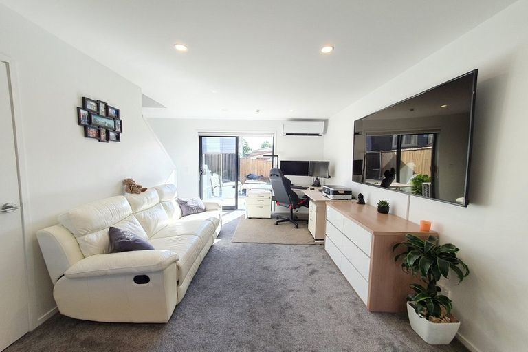 Photo of property in 4/45 Vera Road, Te Atatu South, Auckland, 0610