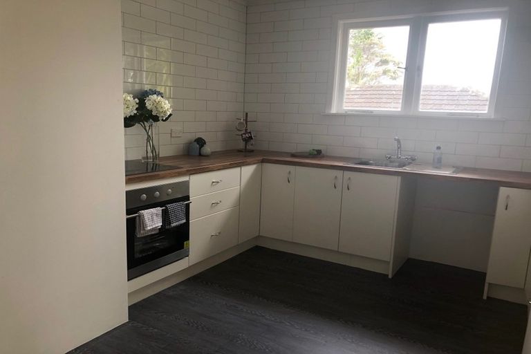 Photo of property in 16 Parrs Cross Road, Henderson, Auckland, 0612