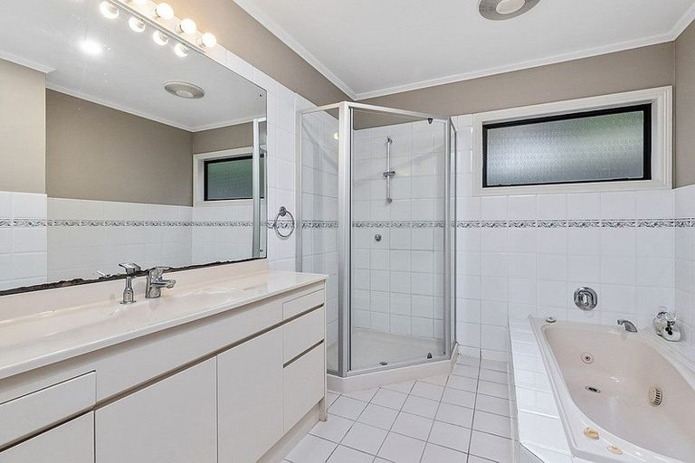 Photo of property in 28 Penguin Drive, Murrays Bay, Auckland, 0630