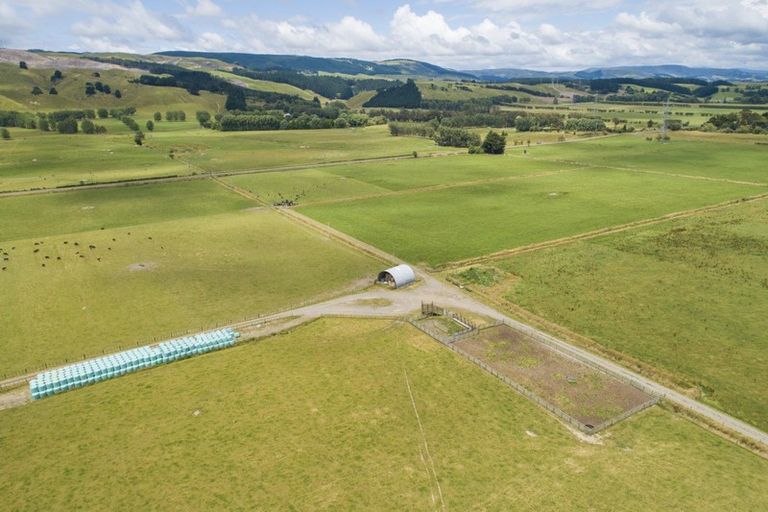 Photo of property in 703 Fitzherbert Road East, Aokautere, Palmerston North, 4471