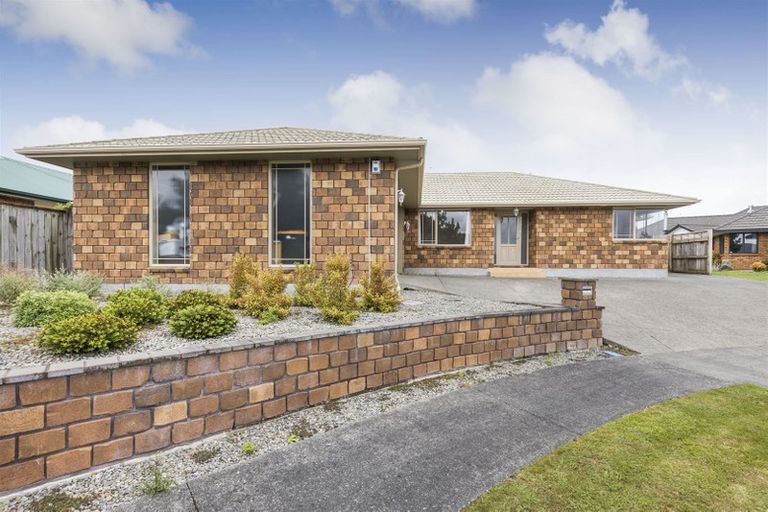 Photo of property in 11 Brookside Close, Highbury, Palmerston North, 4412