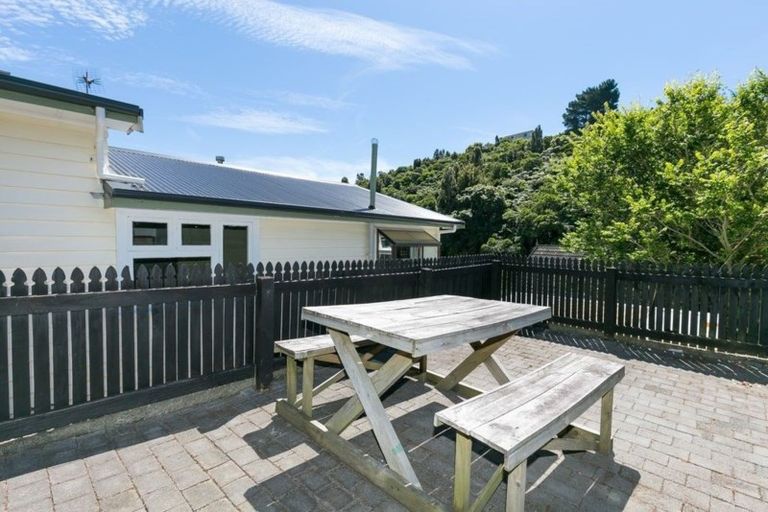 Photo of property in 76a Newlands Road, Newlands, Wellington, 6037