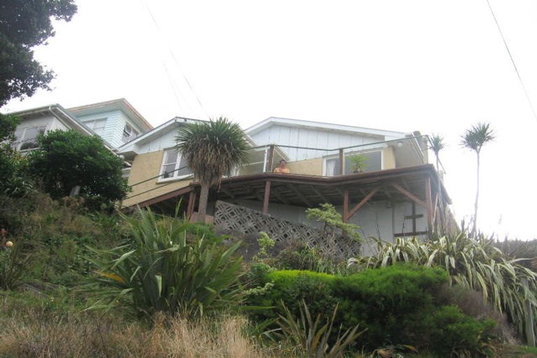 Photo of property in 18 Cave Road, Houghton Bay, Wellington, 6023