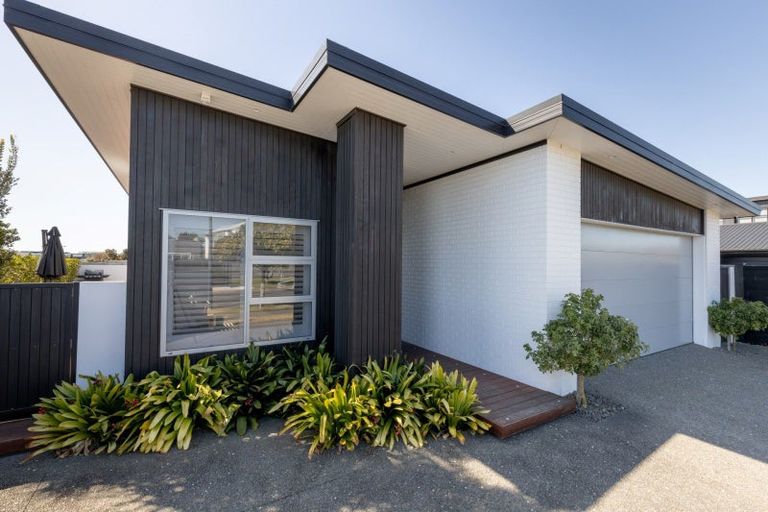 Photo of property in 2 Makura Drive, Papamoa Beach, Papamoa, 3118
