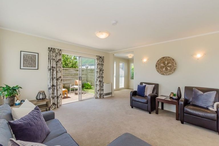Photo of property in 2a Stuart Street, Waikanae, 5036