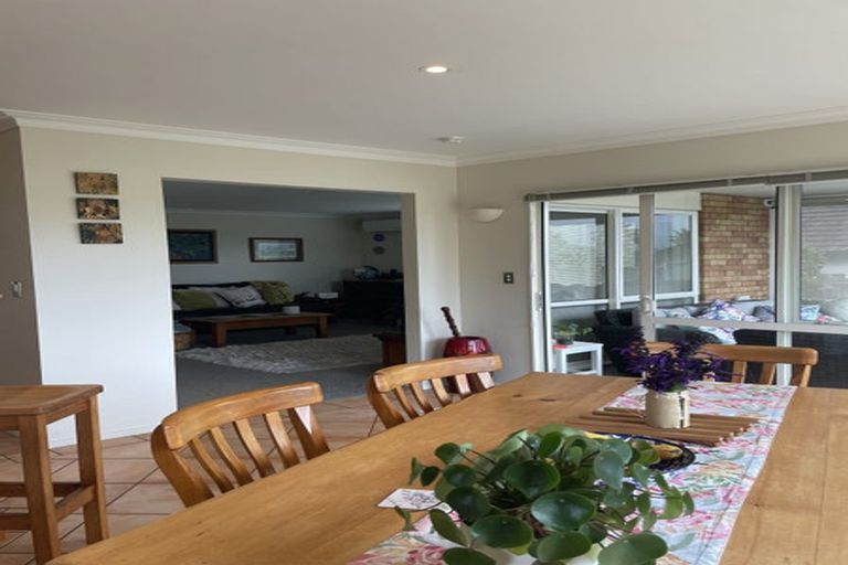 Photo of property in 6 Esther Place, Red Beach, 0932
