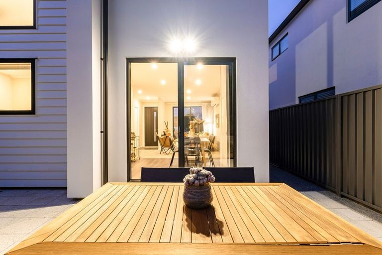 Photo of property in 5 Koreke Close, Kenepuru, Porirua, 5022