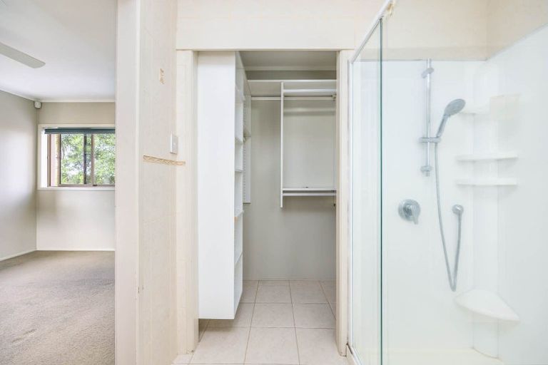 Photo of property in 9a Pendene Place, Forrest Hill, Auckland, 0620