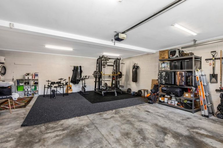 Photo of property in 107 Kenmore Street, Newlands, Wellington, 6037