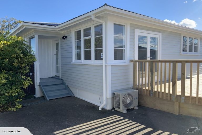 Photo of property in 1/130 Parkhurst Road, Parakai, 0830