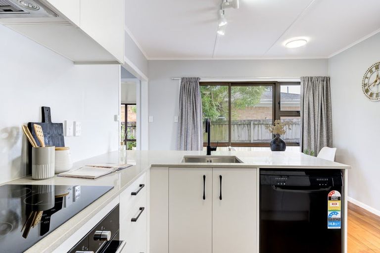 Photo of property in 8 Fenwick Crescent, Hillcrest, Hamilton, 3216