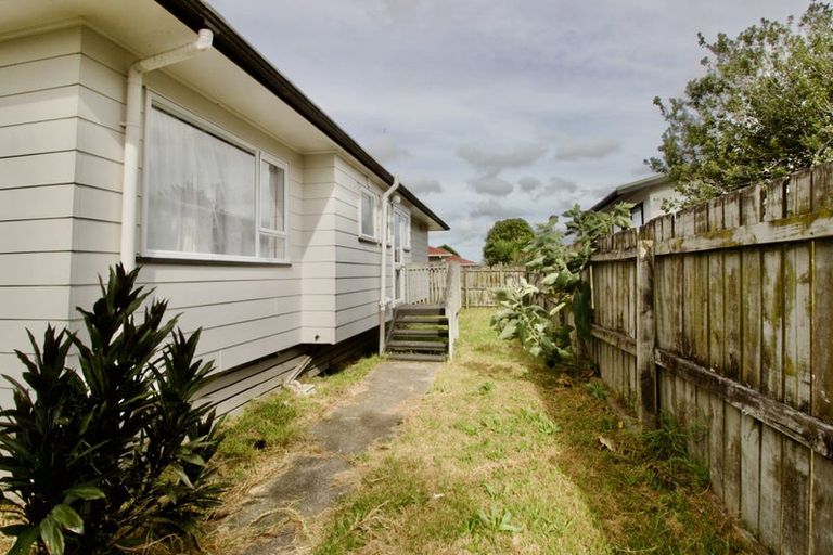 Photo of property in 49 Dungarvon Place, Clendon Park, Auckland, 2103