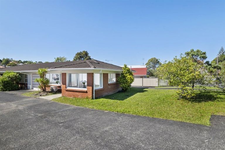 Photo of property in 1/12 Keldale Place, Forrest Hill, Auckland, 0620