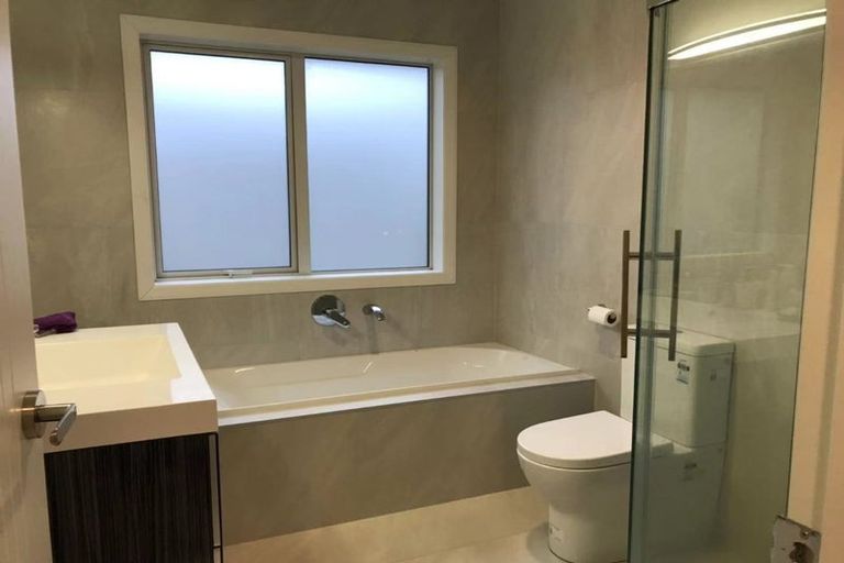 Photo of property in 102b Beach Road, Castor Bay, Auckland, 0620