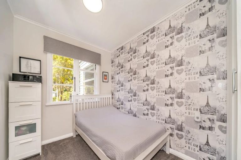 Photo of property in 114 Pinehaven Road, Pinehaven, Upper Hutt, 5019