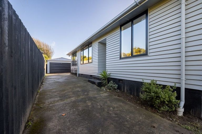 Photo of property in 77 Owles Terrace, New Brighton, Christchurch, 8061